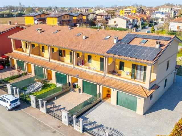 Villa Schiera in vendita a Terra di Mezzo, Re