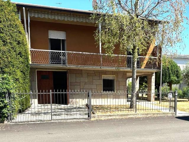 Villa Schiera in vendita a Terra di Mezzo, Re
