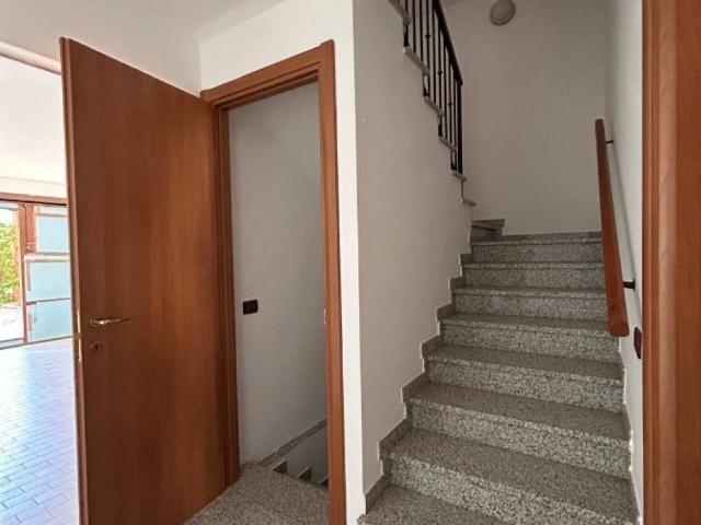 Villa Schiera in vendita a Terra di Mezzo, Re