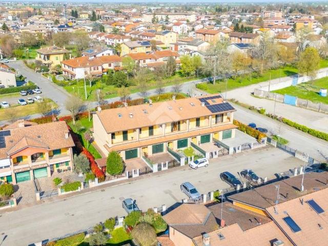 Villa Schiera in vendita a Terra di Mezzo, Re