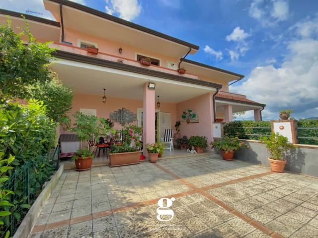 Villa Schiera in vendita a Castelnuovo Cilento, Campania