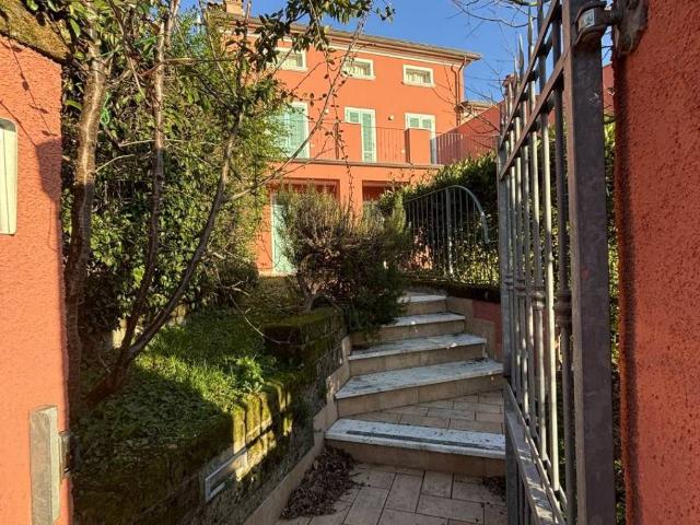 Villa Schiera in vendita a Castelnuovo Magra, Liguria