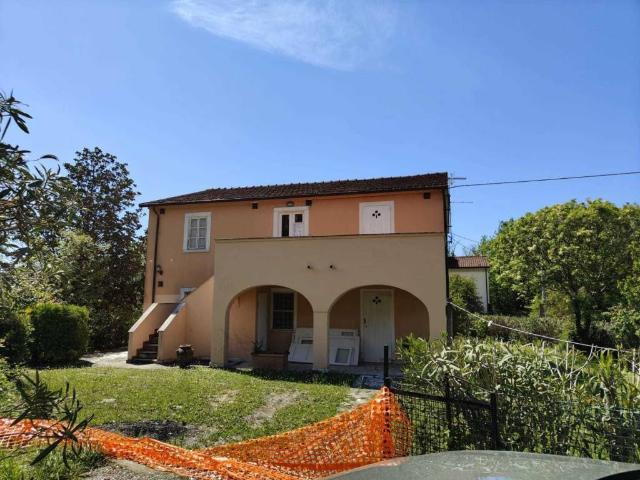 Villa Schiera in vendita a Castelnuovo Magra, Liguria