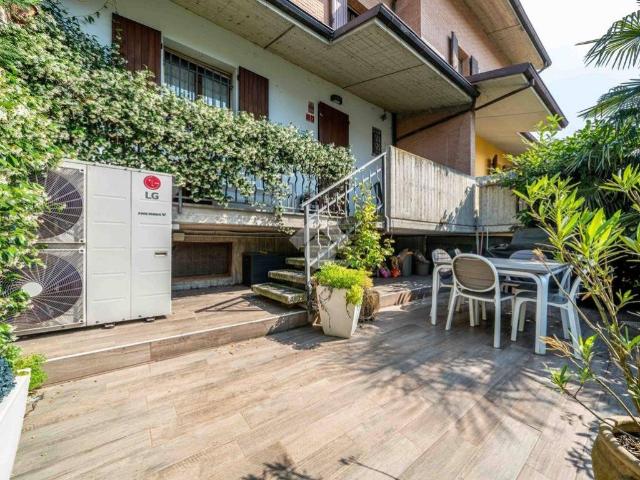 Villa Schiera in vendita a Unione di comuni Terre di Castelli, Castelnuovo Rangone