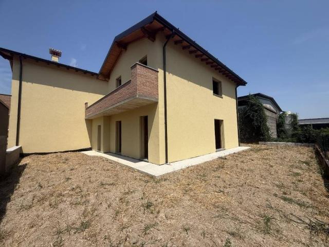 Villa Schiera in vendita a Castelverde, Lombardia