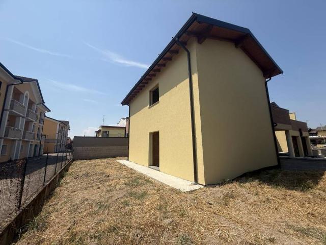 Villa Schiera in vendita a Castelverde, Lombardia