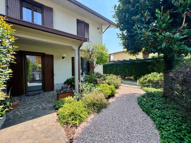 Villa Schiera in vendita a Castelverde, Lombardia