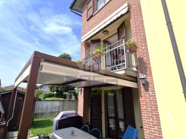 Villa Schiera in vendita a Castelverde, Lombardia