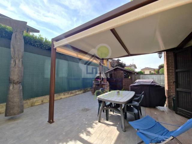 Villa Schiera in vendita a Castelverde, Lombardia