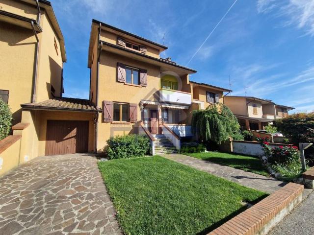 Villa Schiera in vendita a Castelverde, Lombardia