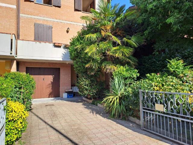 Villa Schiera in vendita a Unione di comuni Terre di Castelli, Castelvetro Di Modena