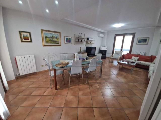 Villa Schiera in vendita a Castelvetro Piacentino, Reggio Emilia