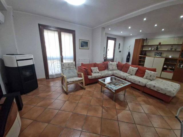 Villa Schiera in vendita a Castelvetro Piacentino, Reggio Emilia