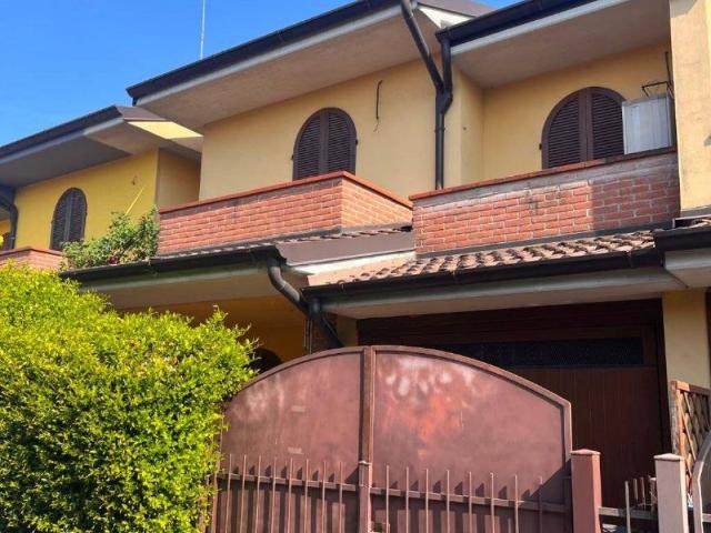 Villa Schiera in vendita a Castelvetro Piacentino, Reggio Emilia