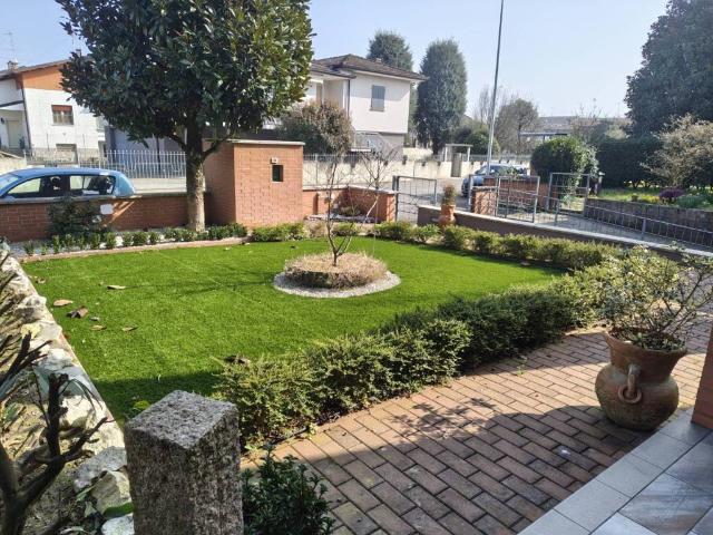 Villa Schiera in vendita a Castelvetro Piacentino, Reggio Emilia