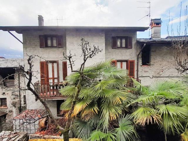 Villa Schiera in vendita a Castione Andevenno, Lombardia