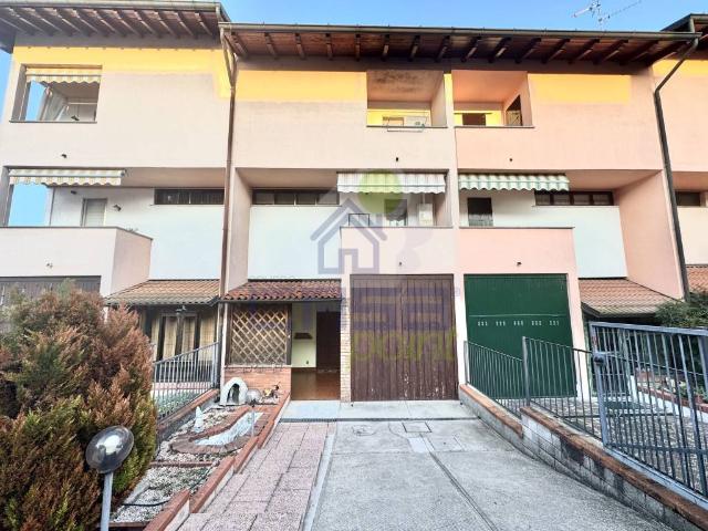 Villa Schiera in vendita a Castiraga Vidardo, Lombardia