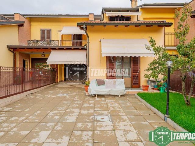Villa Schiera in vendita a Castiraga Vidardo, Lombardia
