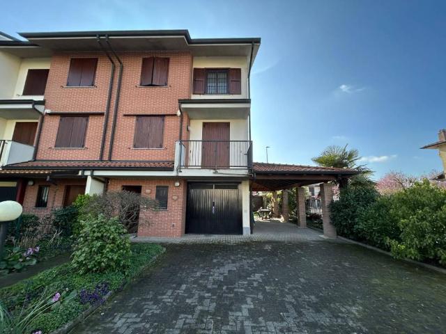 Villa Schiera in vendita a Castiraga Vidardo, Lombardia