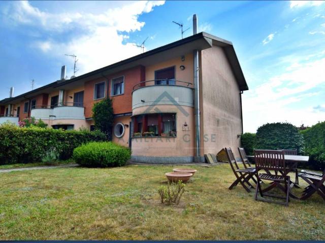 Villa Schiera in vendita a Castronno, Lombardia