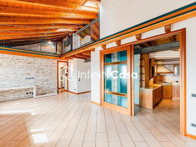 Villa Schiera in vendita a Cavaion Veronese, Verona
