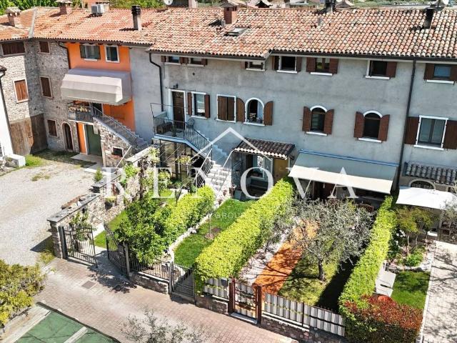 Villa Schiera in vendita a Cavaion Veronese, Veneto