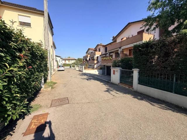 Villa Schiera in vendita a Cavriago-San Nicolò, Cavriago