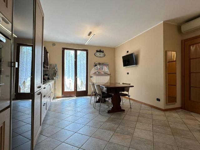 Villa Schiera in vendita a Cazzano Di Tramigna, Veneto
