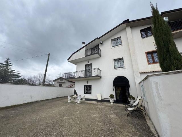 Villa Schiera in vendita a Ceppaloni, Campania