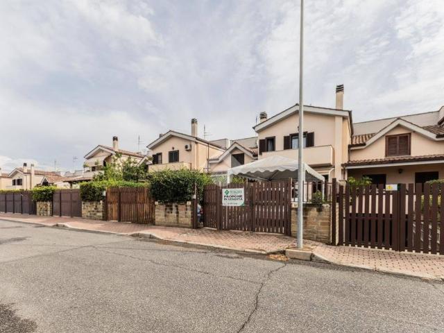Villa Schiera in vendita a Fontana Ficona, Roma Capitale