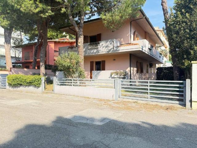 Villa Schiera in vendita a Milano Marittima, Cervia