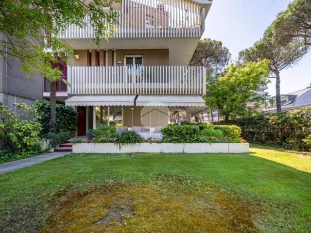Villa Schiera in vendita a Milano Marittima, Cervia