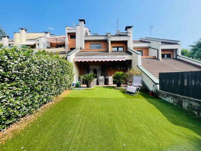 Ville Schiera in vendita a Cesano Maderno, Binzago