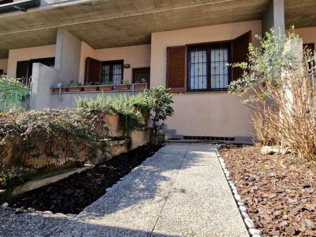 Ville Schiera in vendita a Cesano Maderno, Binzago