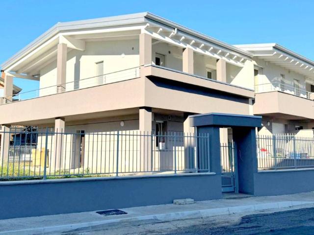 Villa Schiera in vendita a Cesate, Lombardia