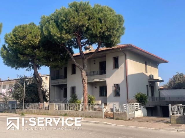 Villa Schiera in vendita a Cesenatico, Reggio Emilia