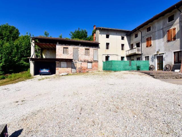 Villa Schiera in vendita a Chiampo, Veneto