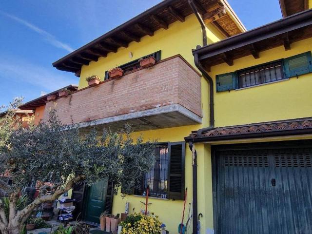 Villa Schiera in vendita a Chignolo Po, Lombardia