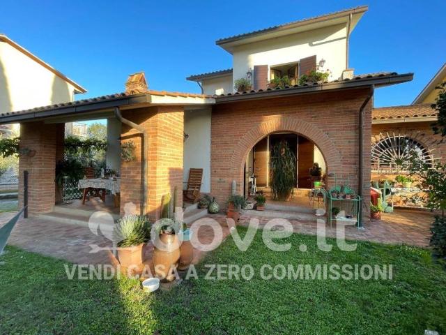 Villa Schiera in vendita a Chiusi Città, Toscana
