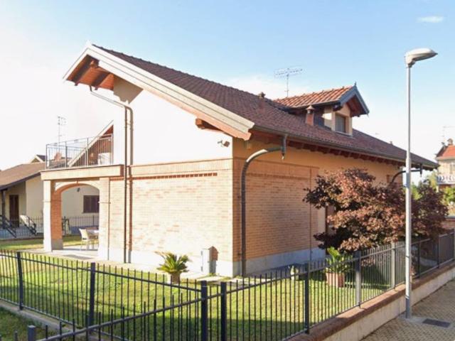 Villa Schiera in vendita a Castelrosso, Piemonte