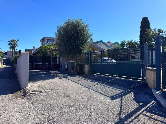 Villa Schiera in vendita a Acqua Acetosa, Roma Capitale