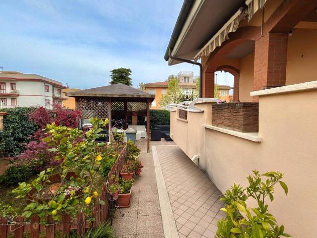 Villa Schiera in vendita a Roma Capitale, Lazio