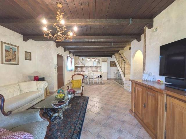Villa Schiera in vendita a Valle Copella, Ciampino