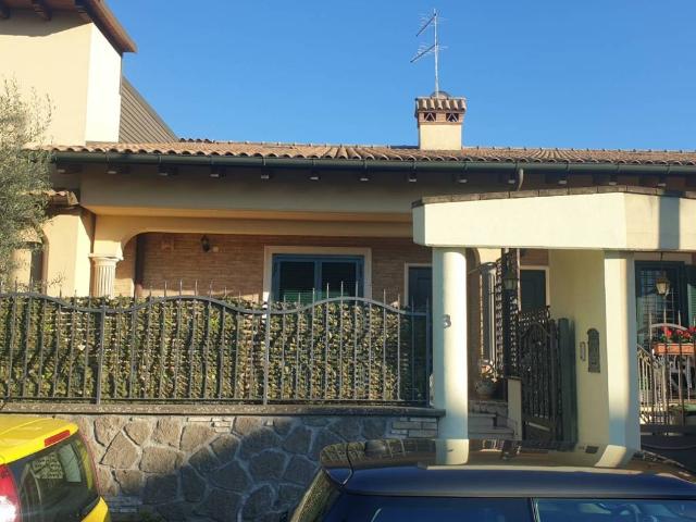 Villa Schiera in vendita a Acqua Acetosa, Roma Capitale