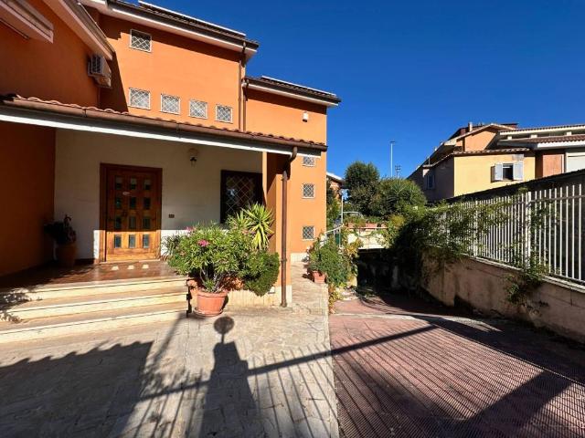 Villa Schiera in vendita a Acqua Acetosa, Roma Capitale