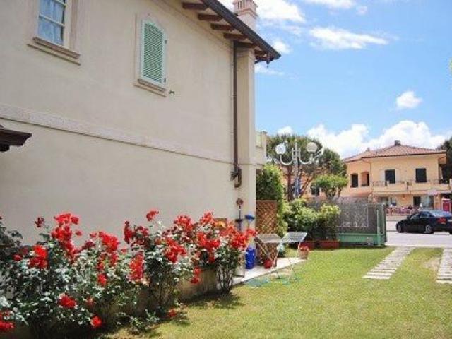 Villa Indipendente in vendita a Montignoso, Toscana