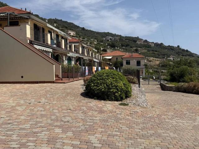 Villa Schiera in vendita a Cipressa, Liguria