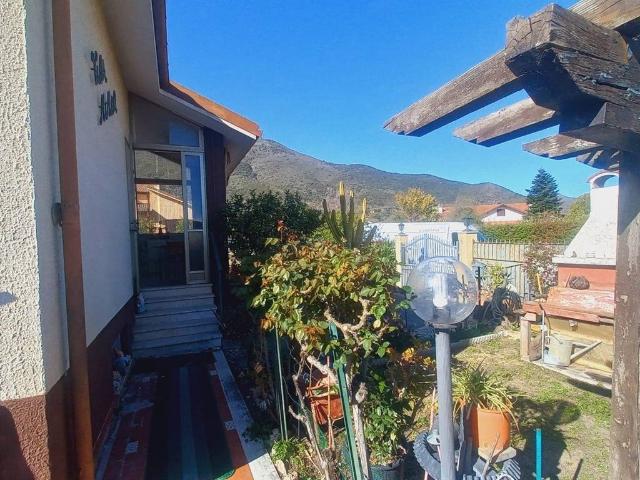 Villa Schiera in vendita a Cisano Sul Neva, Liguria