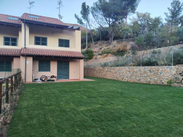 Villa Schiera in vendita a Cisano Sul Neva, Liguria