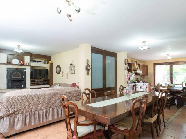 Villa Schiera in vendita a Quartiere San Valentino, Cisterna Di Latina